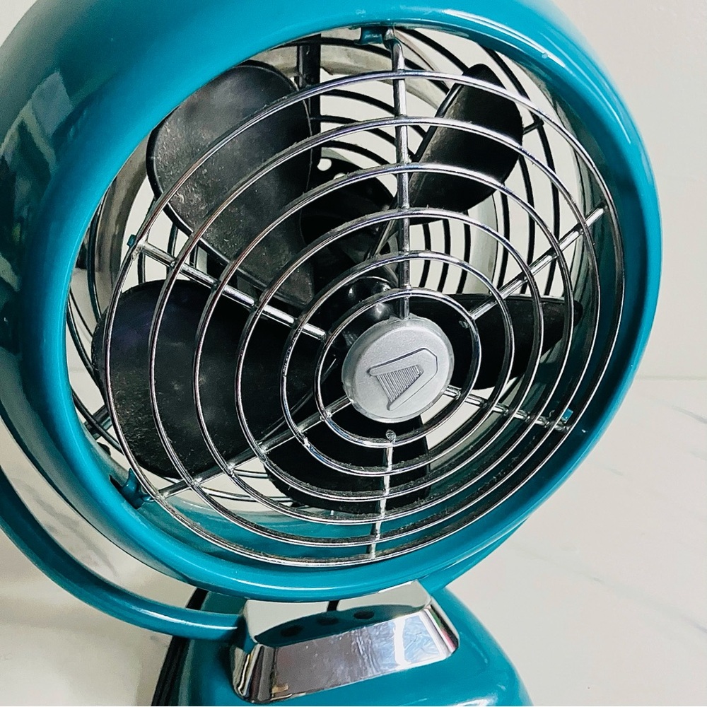 Vornado VFAN Jr. Vintage Air Circulator Fan - Picture 4 of 9
